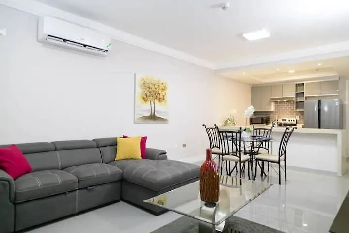 Apartment With Roof Top Pool. キングストン 0*,  ジャマイカ