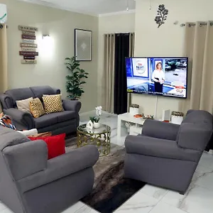 Spacious Luxury 3 Bed In Apartment