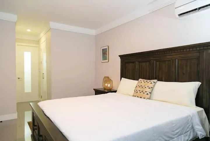 Apartment With Roof Top Pool. Kingston 0*,