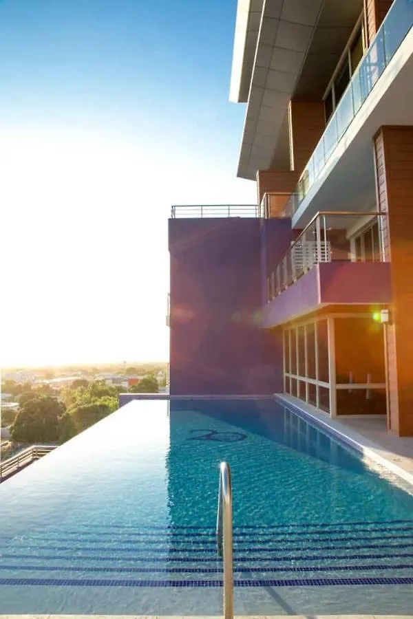 Apartment With Roof Top Pool. Kingston