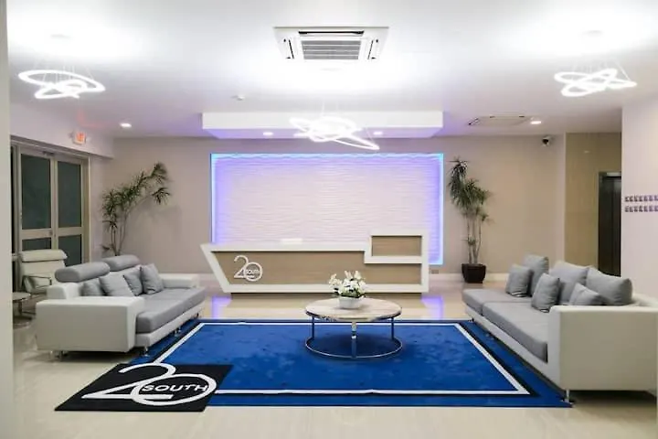 Apartment With Roof Top Pool. Kingston