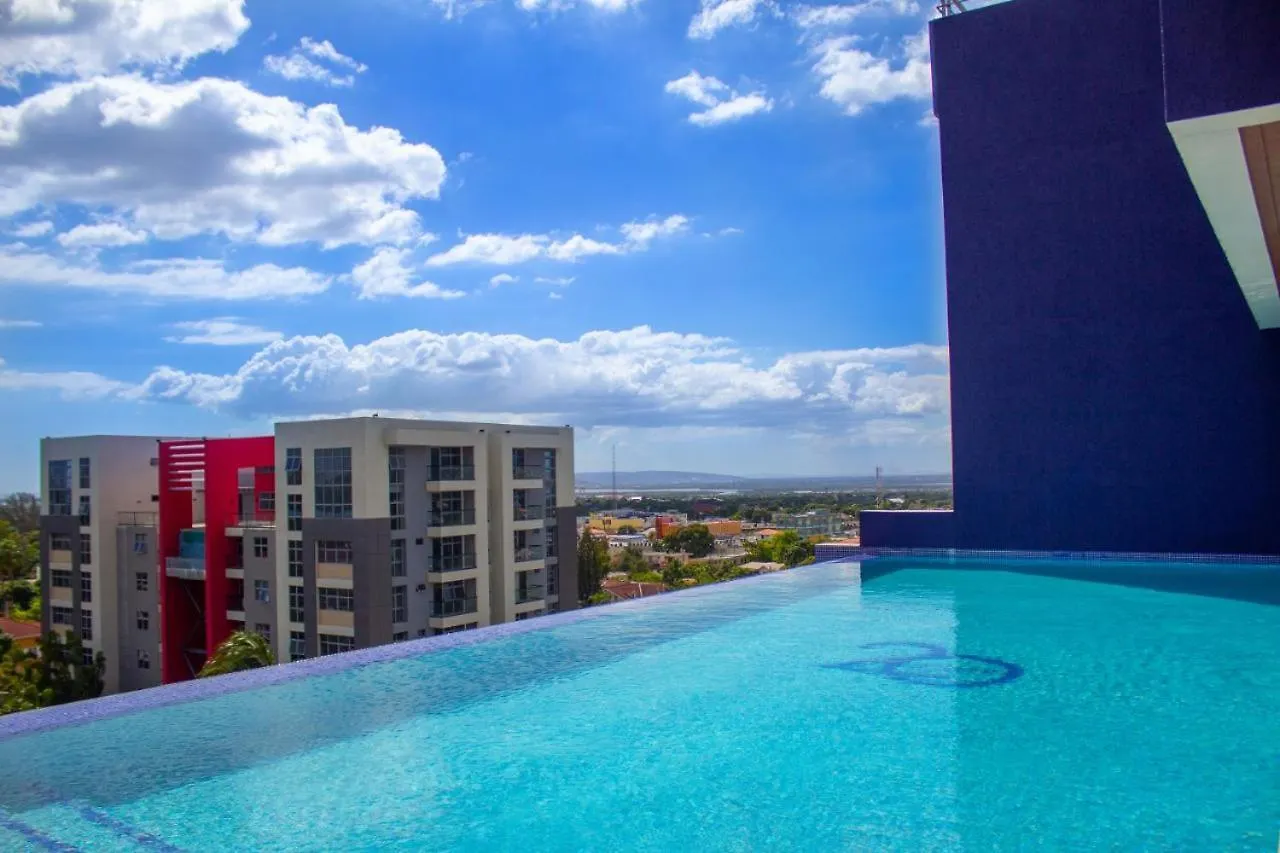 Apartment With Roof Top Pool. Kingston
